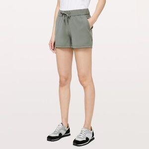 Lululemon Athletica On The Fly 2.5” Grey Sage Shorts